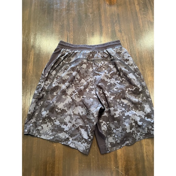 Mens Lululemon shorts size medium. - Picture 2 of 4